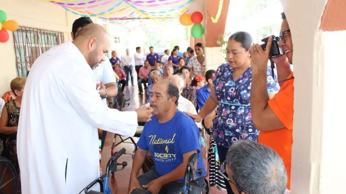 02 Alcaldesa reconoce valor y festeja a los adultos mayores