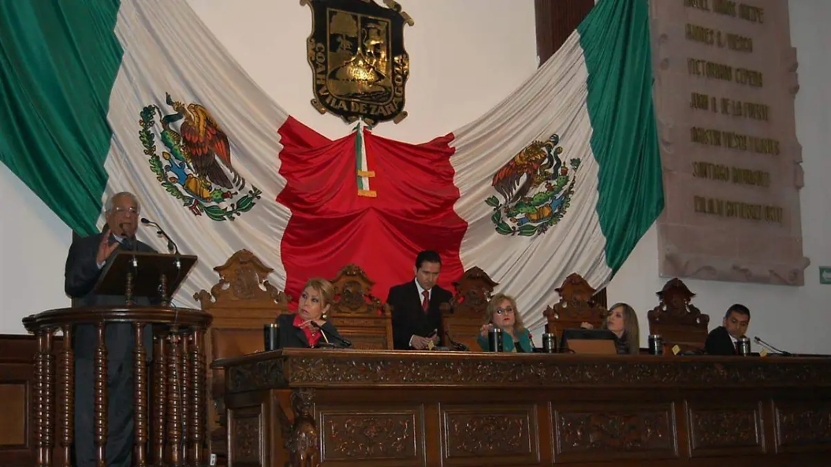 33 Aprueban