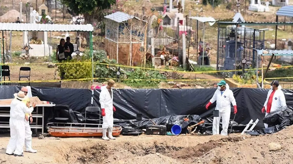01 Llevan a cabo exhumación masiva en Coahuila