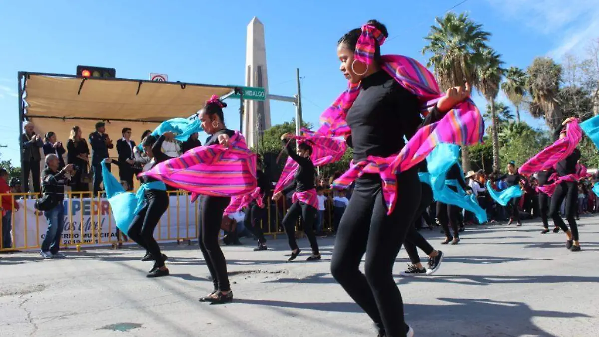 02 Realizan emotivo desfile conmemorativo del CIX aniversario de la Revolución Mexicana
