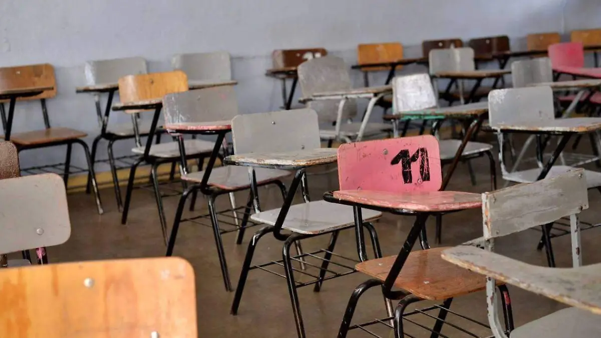 Escuela escuelas públicas mesa banco pupitres salón de clases salon