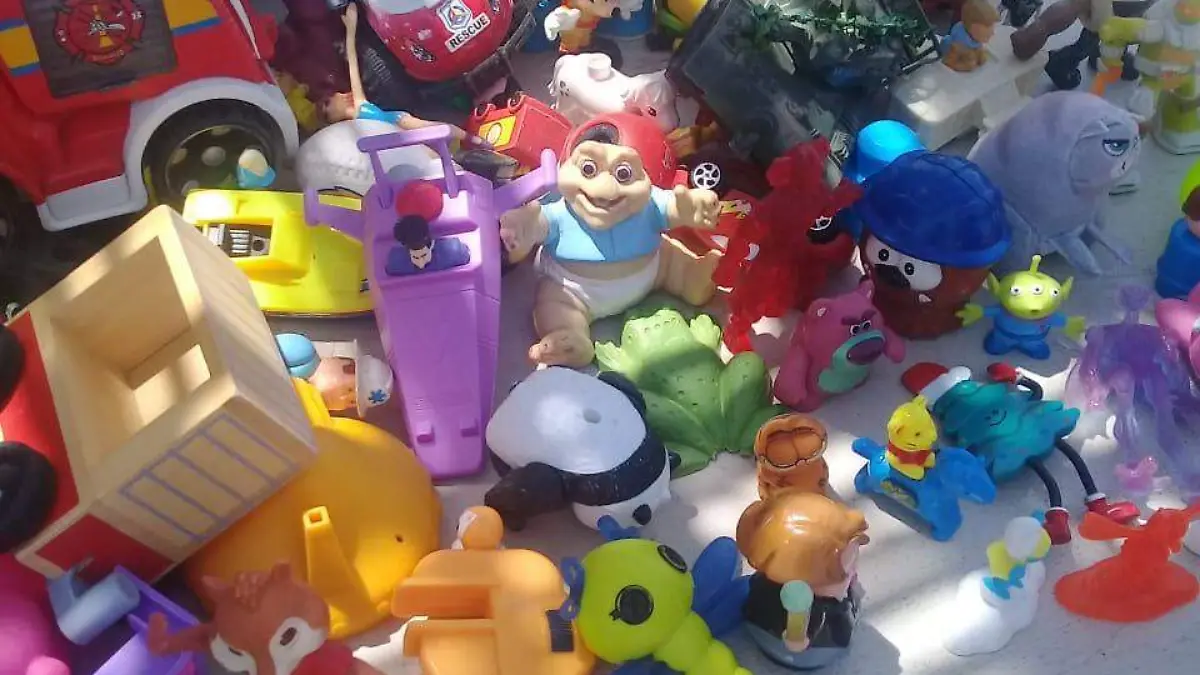 TRIANA5  Niño con cáncer vende sus juguetes para ayudar a su familia