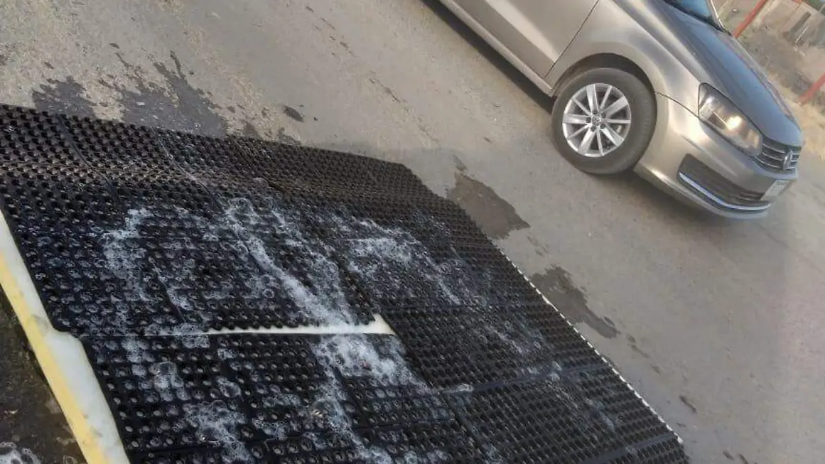 COBIAN 3      INSTALAN TAPETES SANITIZANTES EN LOS FILTROS SANITARIOS DE FIM