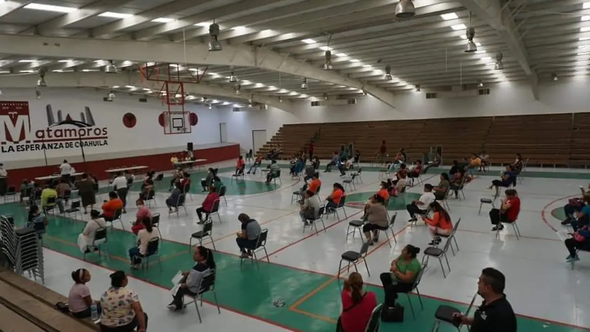 44 COBIAN 8   EN MATAMOIROS ENTREGAN BECAS BENITO JUÁREZ