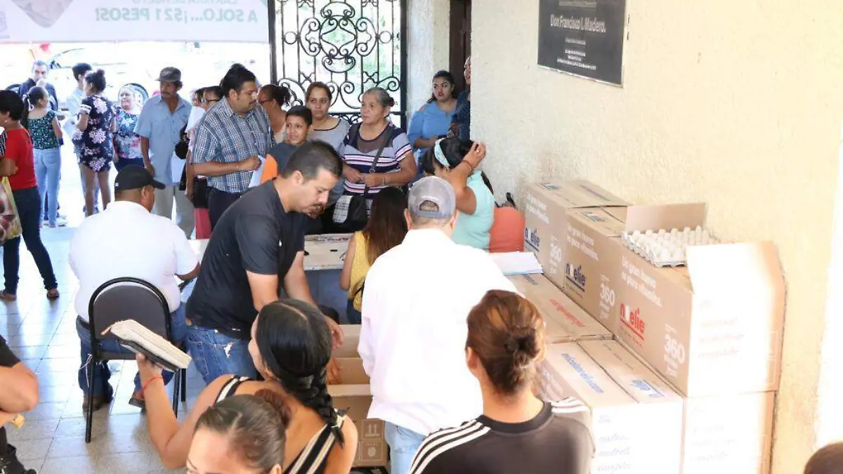 09 A bajo costo sampetrinos adquieren huevo