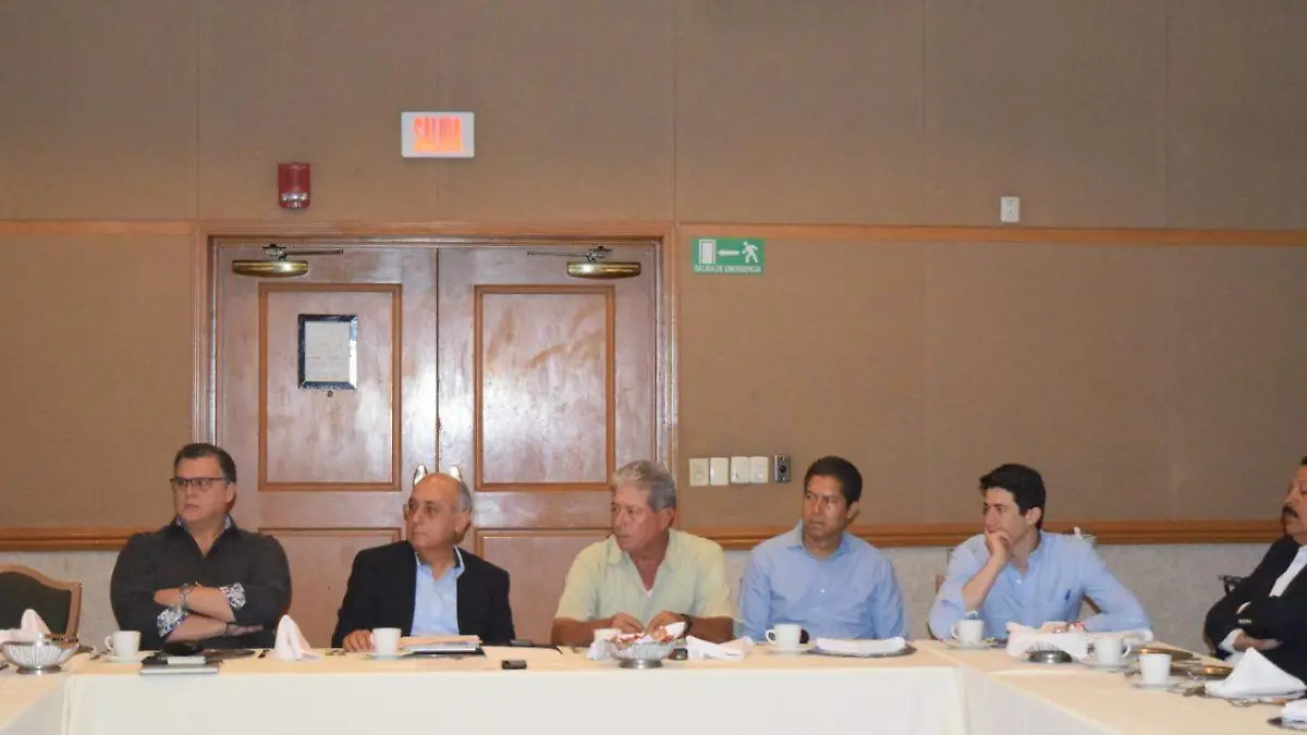 14 PIDE CLIP A AMLO RECAPACITAR SOBRE METROBUS