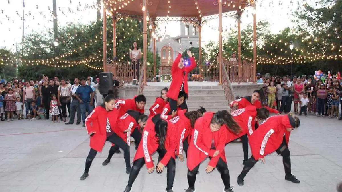 32 En los Domingos Culturales1