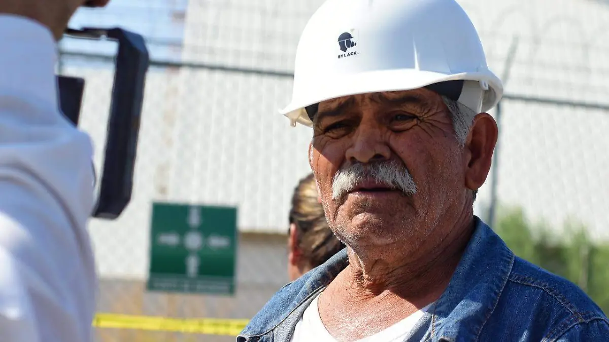 Papá de Edgar, trabajador atrapado en empresa