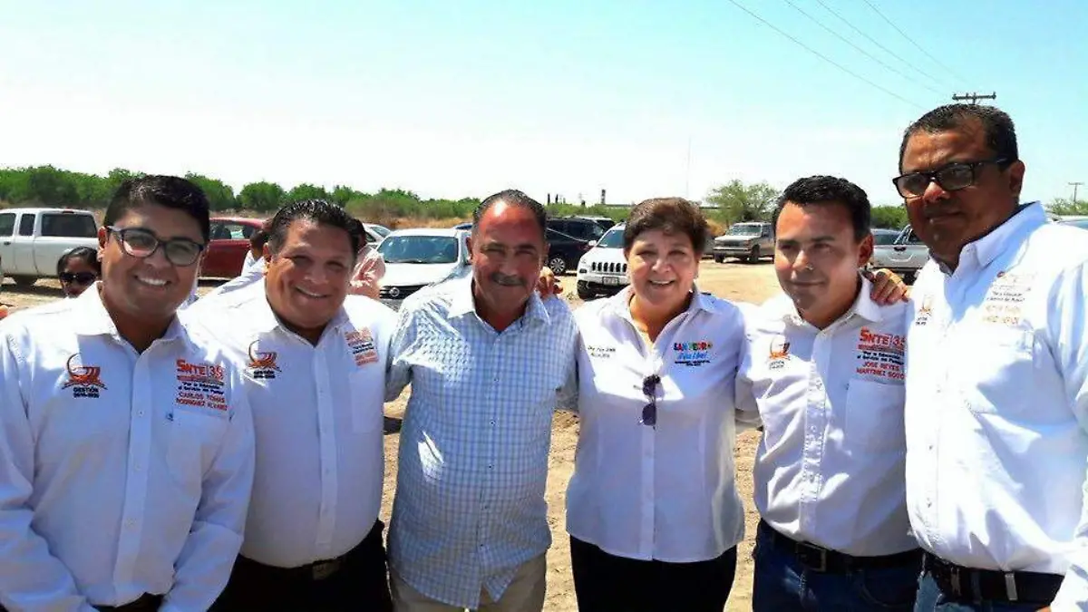 15 Colocan primera piedra jp