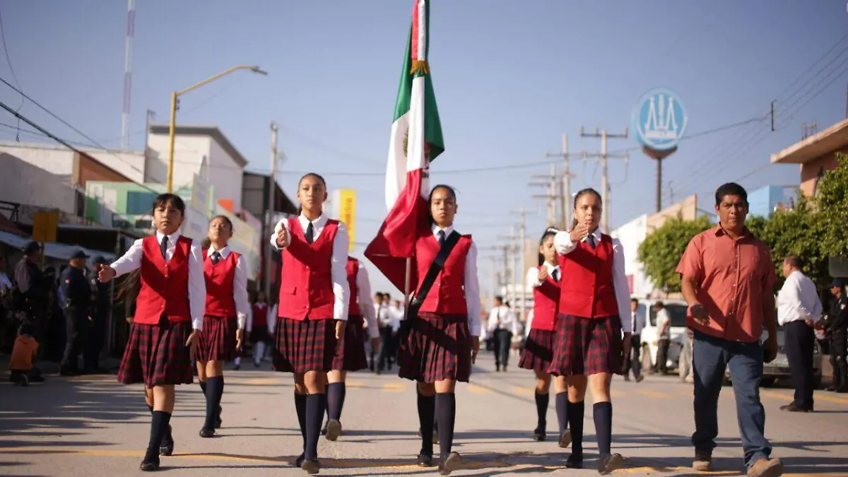 22 PRESIDE ALCALDE DE MADERO GRITO Y DESFILE
