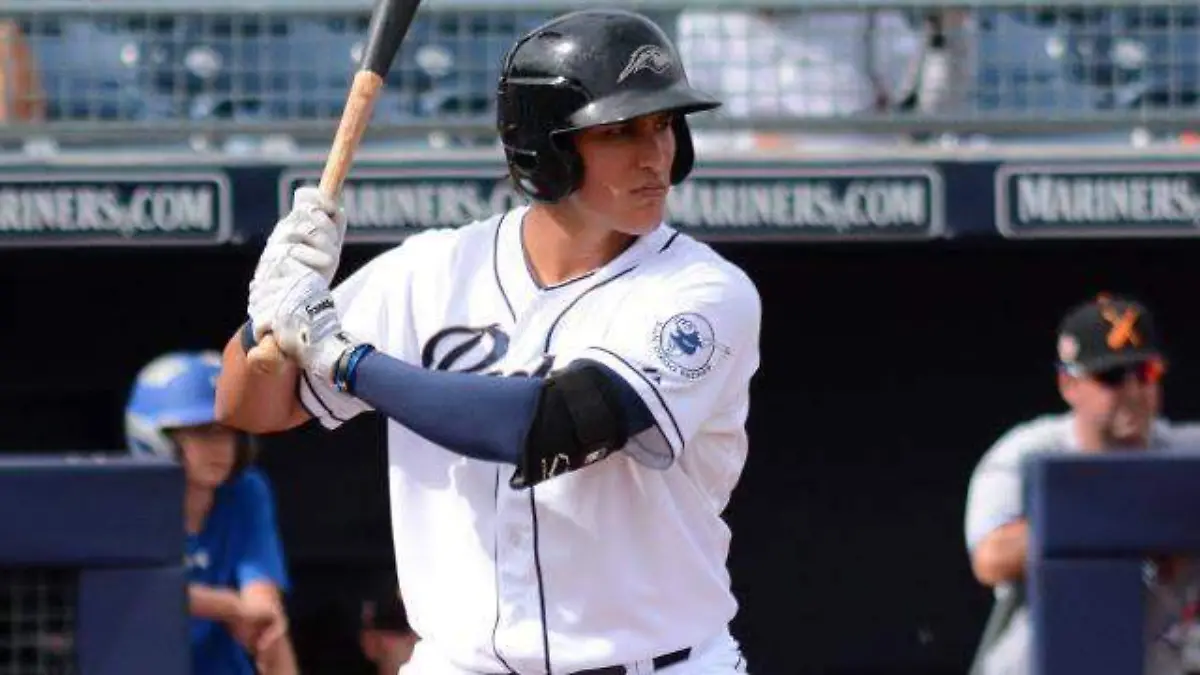 LAURO EXT  Se suma el utility Nick Torres a la nave guinda