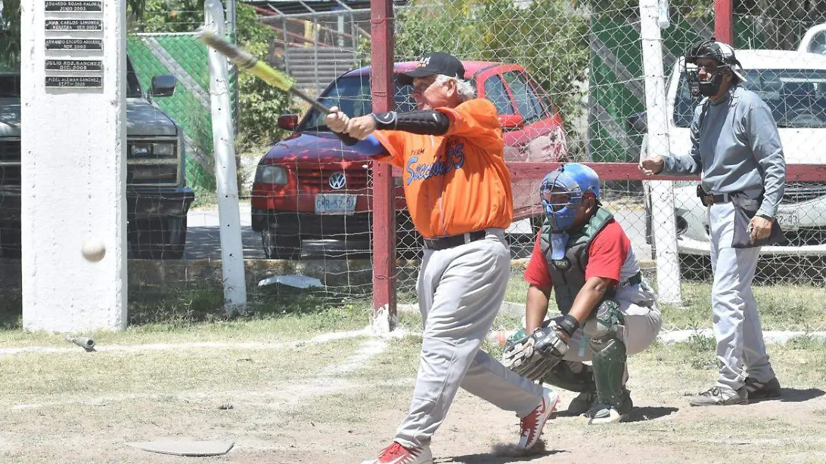 12 En la jornada dominical de la Liga Intercámaras