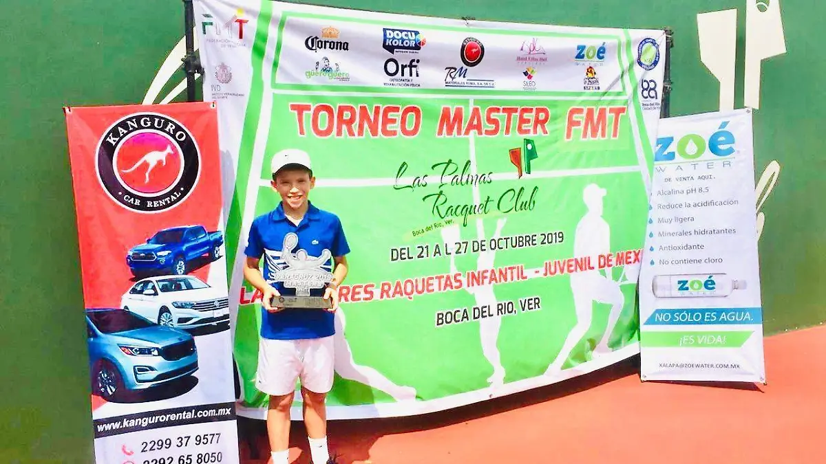32 Andrés Flores destaca en Torneo Master de Tenis