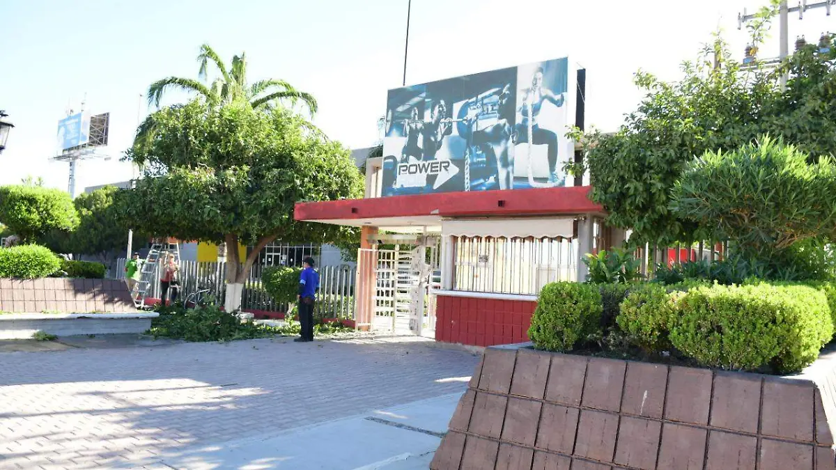 24 LAURO 3 Albercas complejos deportivos del municipio y cerrados por contingencia