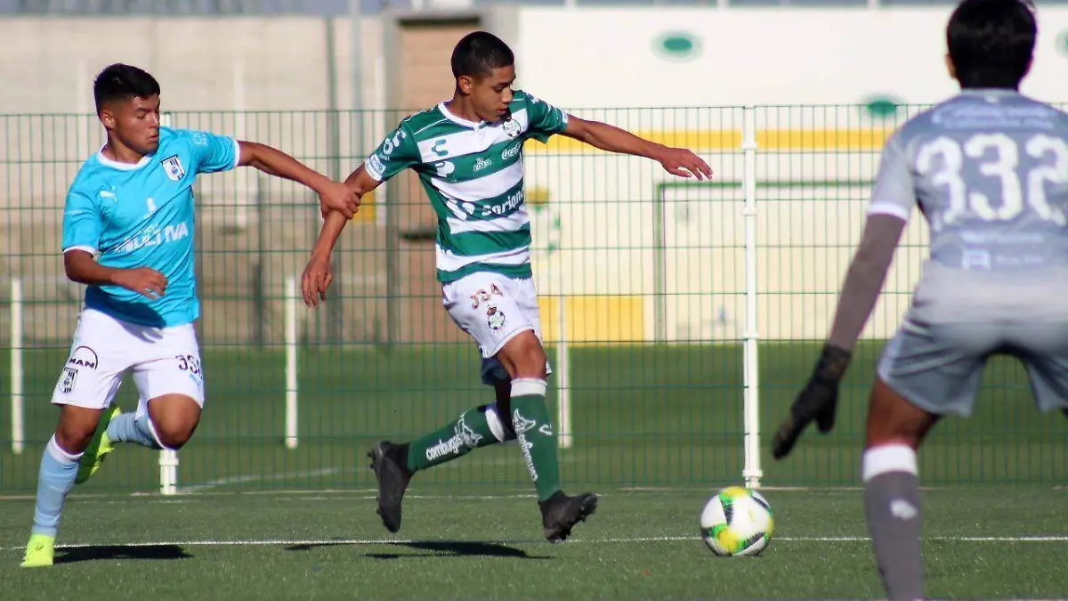 24 Juveniles santistas reciben a Chivas