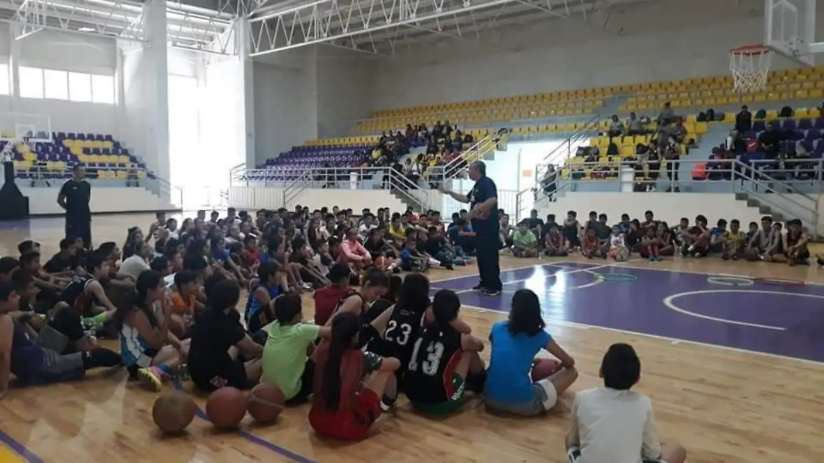03 Invitan a clínica para entrenadores de basquetbol
