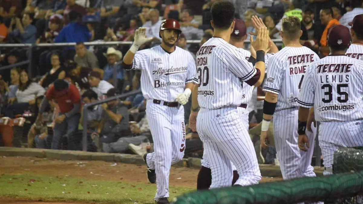 LAURO 2  Deportistas y celebridades felicitan a Unión Laguna