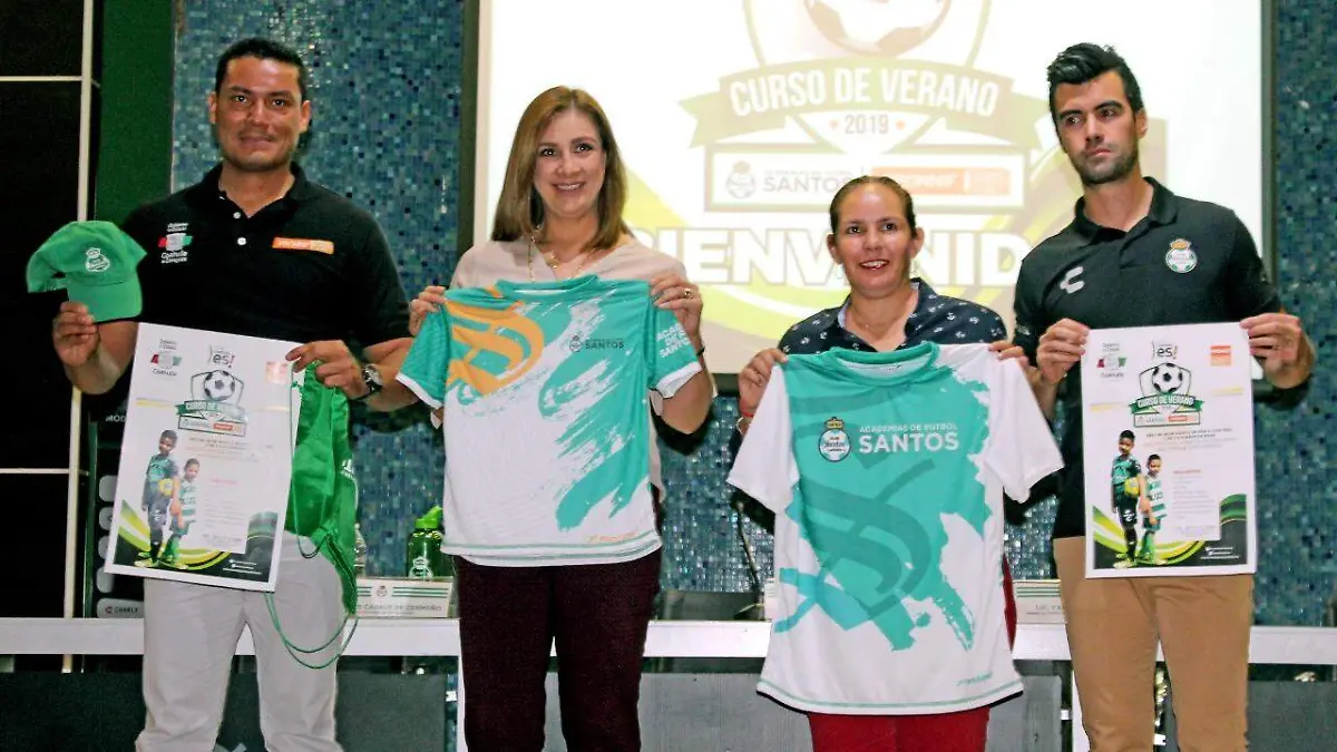 27 Presentan Curso de Verano Santos1