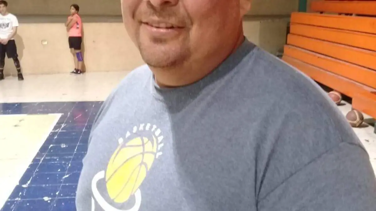 Jorge Lara, entrenador de basquetbol
