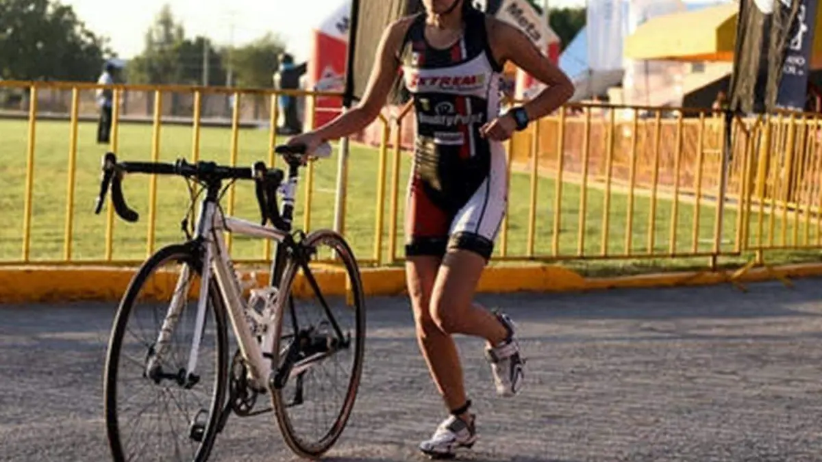 11 Inicia la edición 23 del Triatlón del Parque España