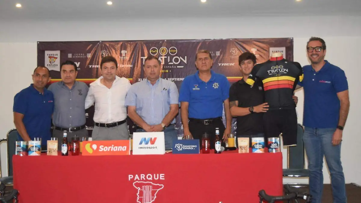 25 Presentan Triatlón del Parque España