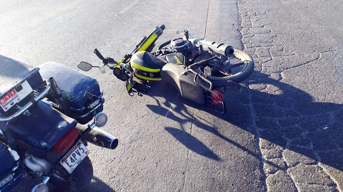 15 Mujer huye luego de atropellar a motociclista