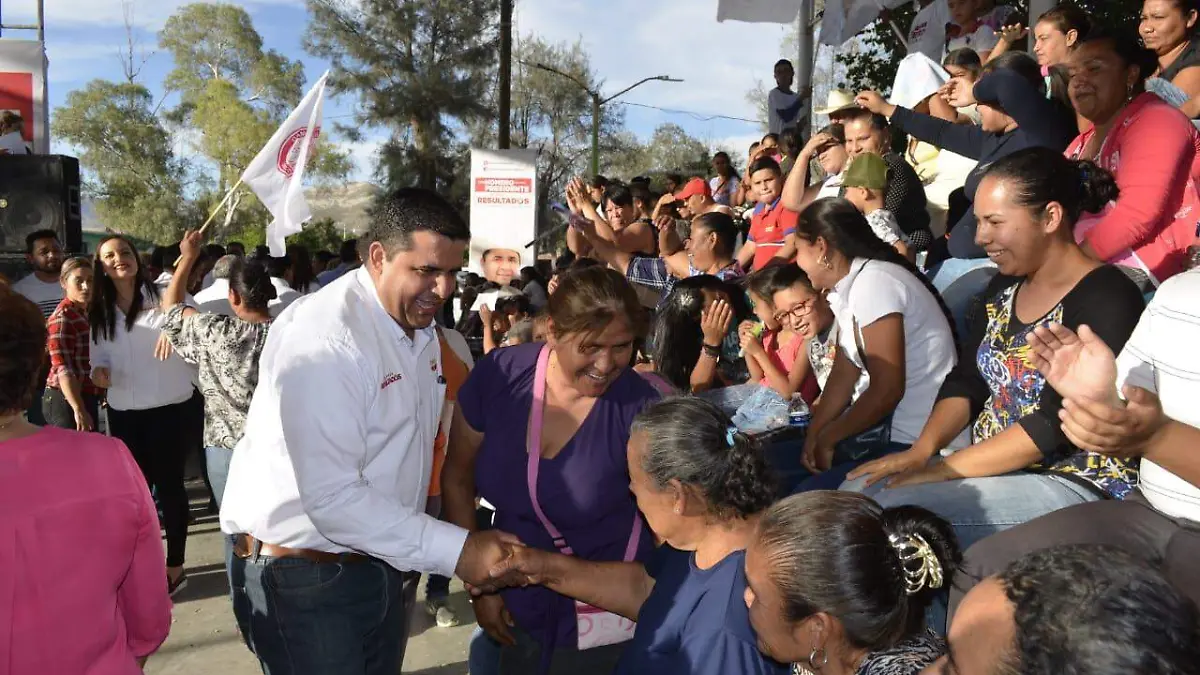 17 Da espaldarazo Benitez Ojeda a Homero Martínez 3