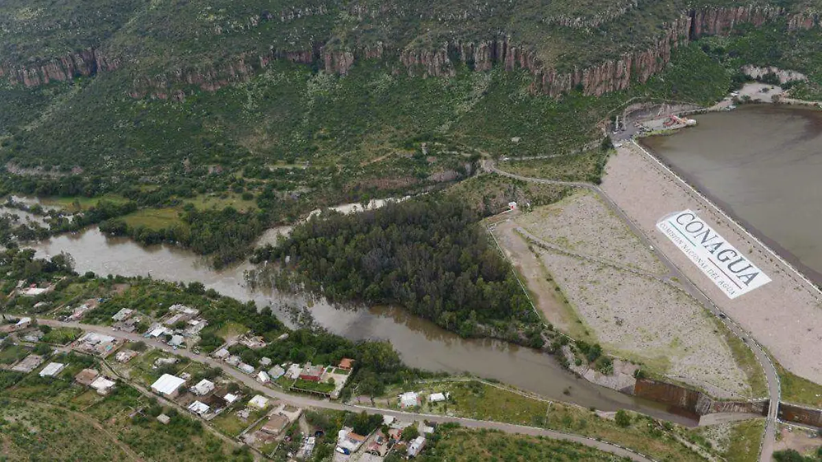 Presa LÄZARO CARDENAS