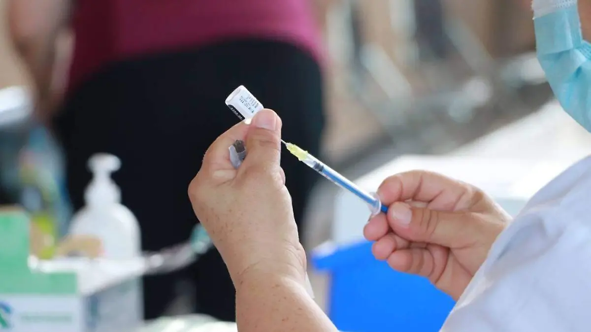 Vacunación de jovenes en Sonora