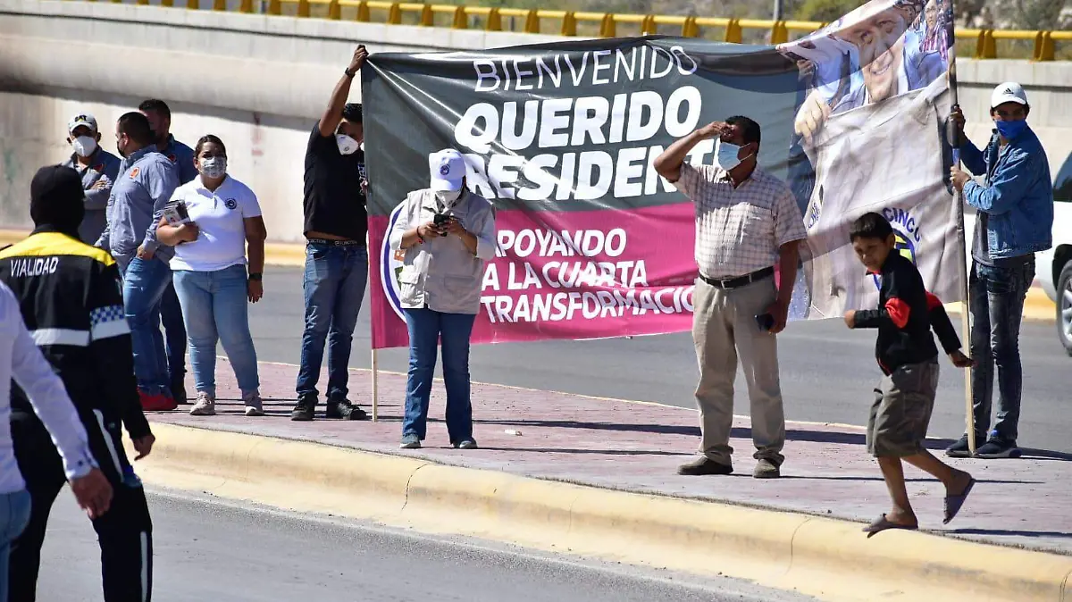 Partidarios de la 4T