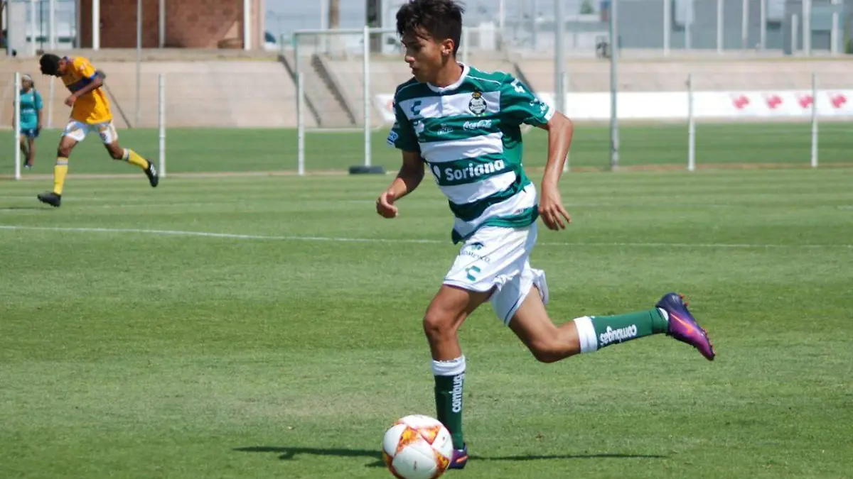 02 Emmanuel Echeverría participará en el Torneo