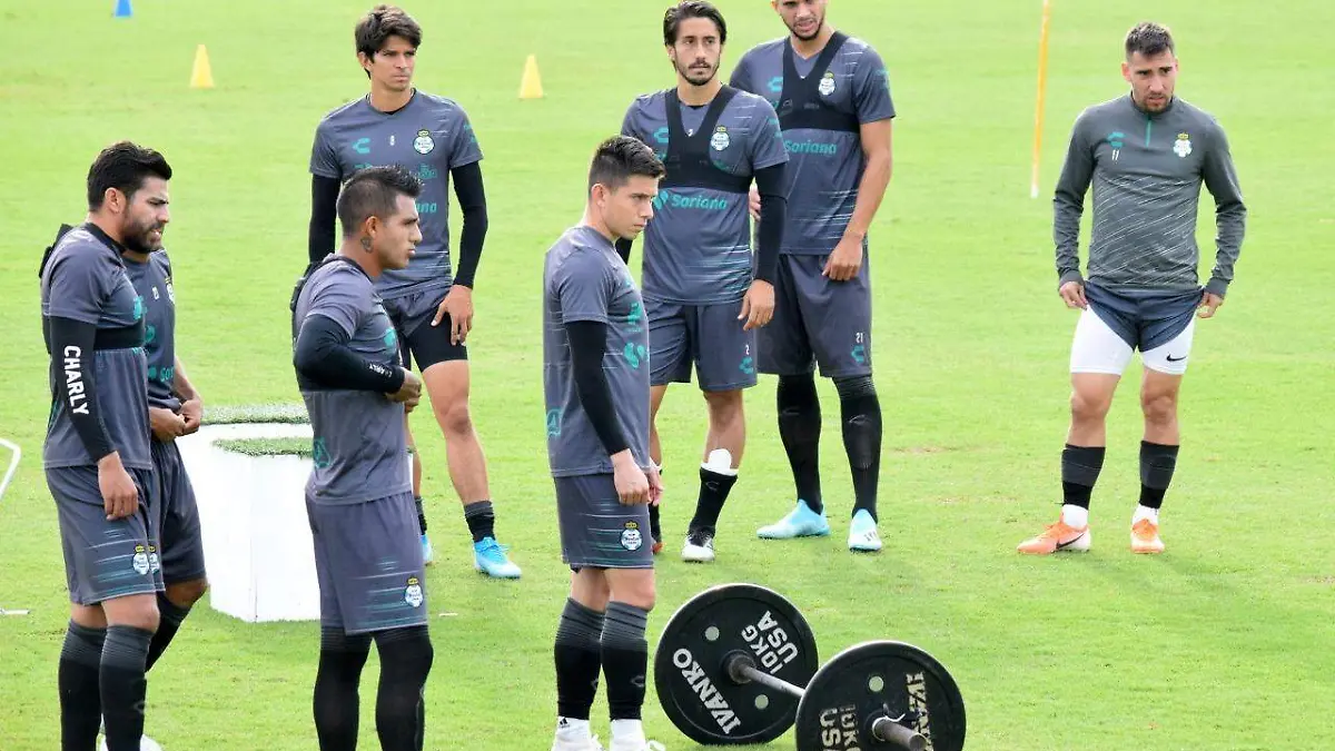 17 Santos Laguna con miras en su próximo partido