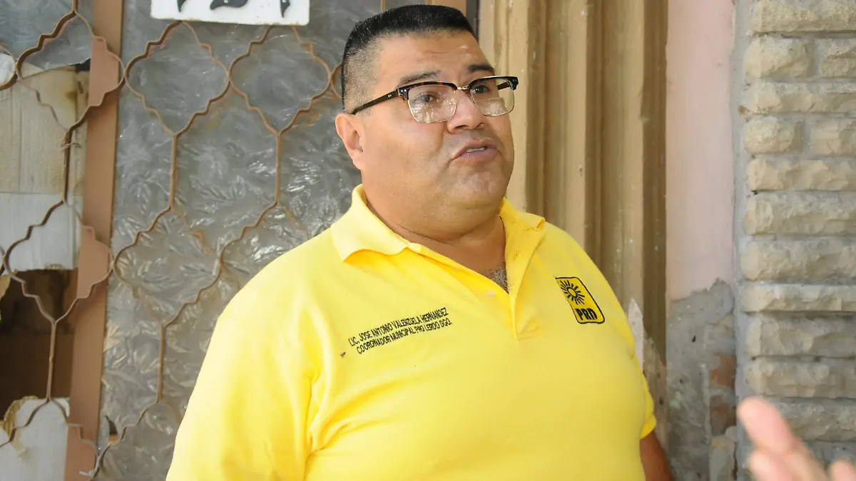 MIGUEL SOLIS 3_02