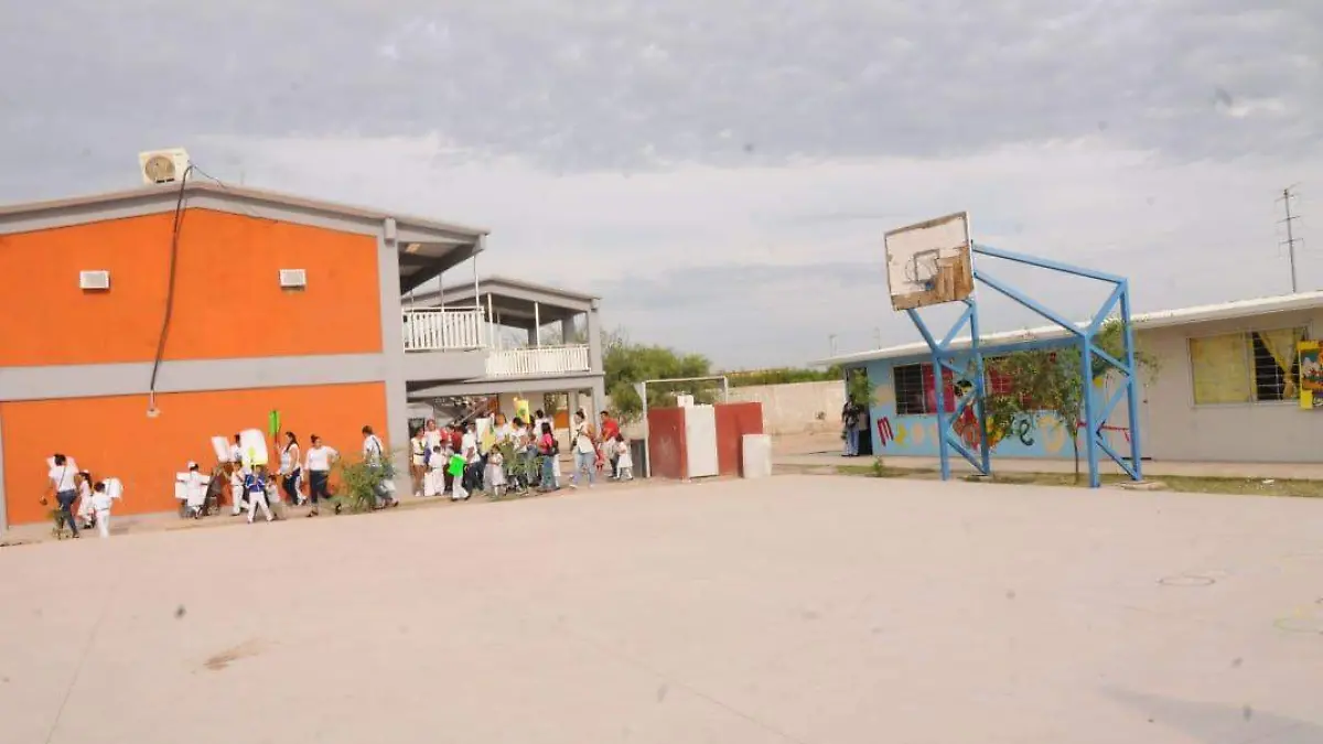 14 Sin solución demanda de techumbre en la primaria Francisco G2