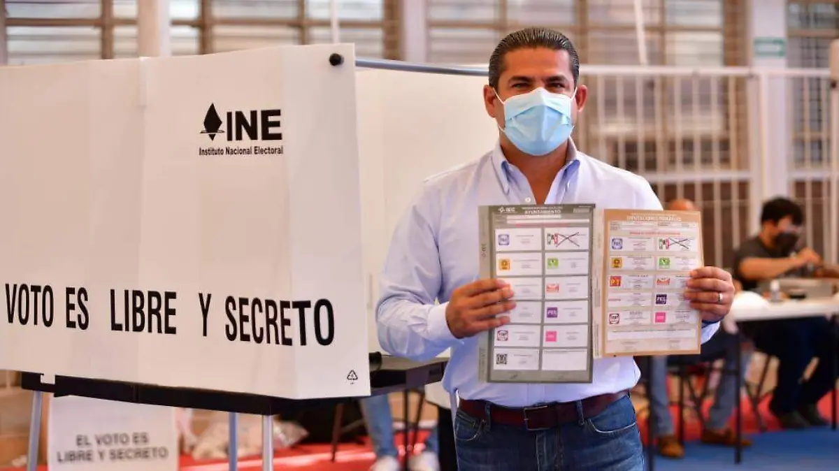 Shamir Fernández Nayeli