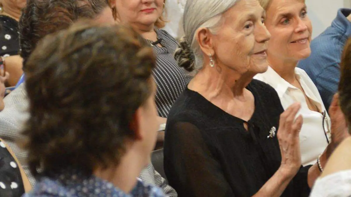 Presentan libro Olvídame