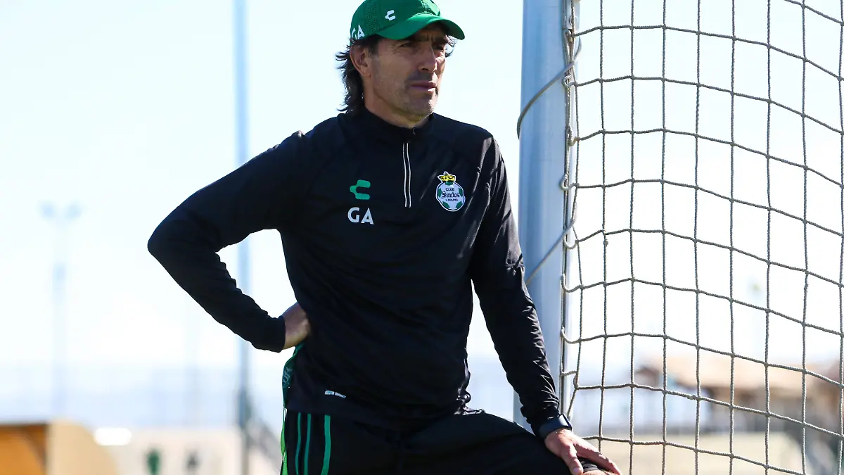 16Guillermo Almada