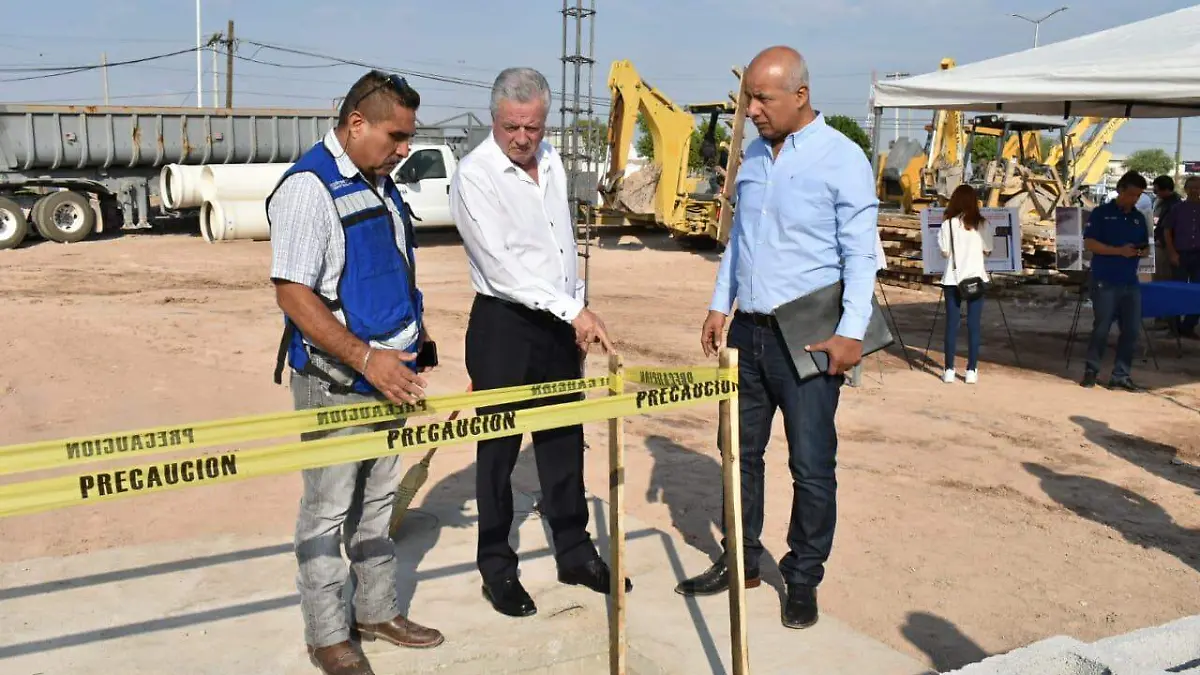 07 Supervisa alcalde avance de importante obra pluvial1