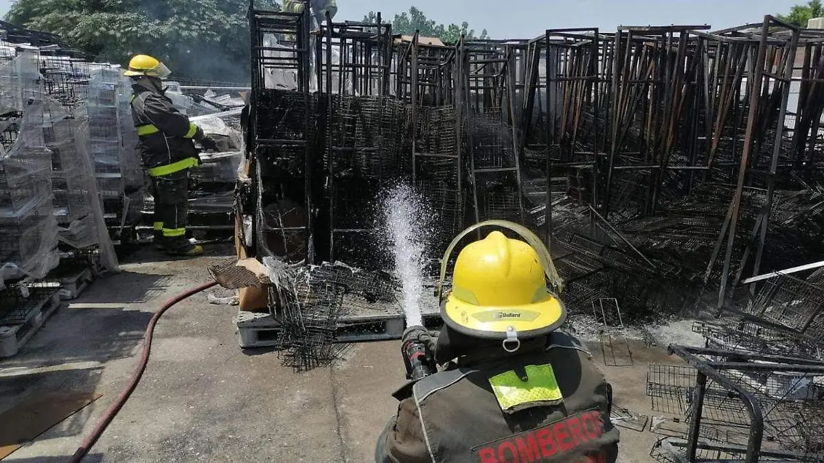 Se incendia patio de la empresa Bimbo en Torreón