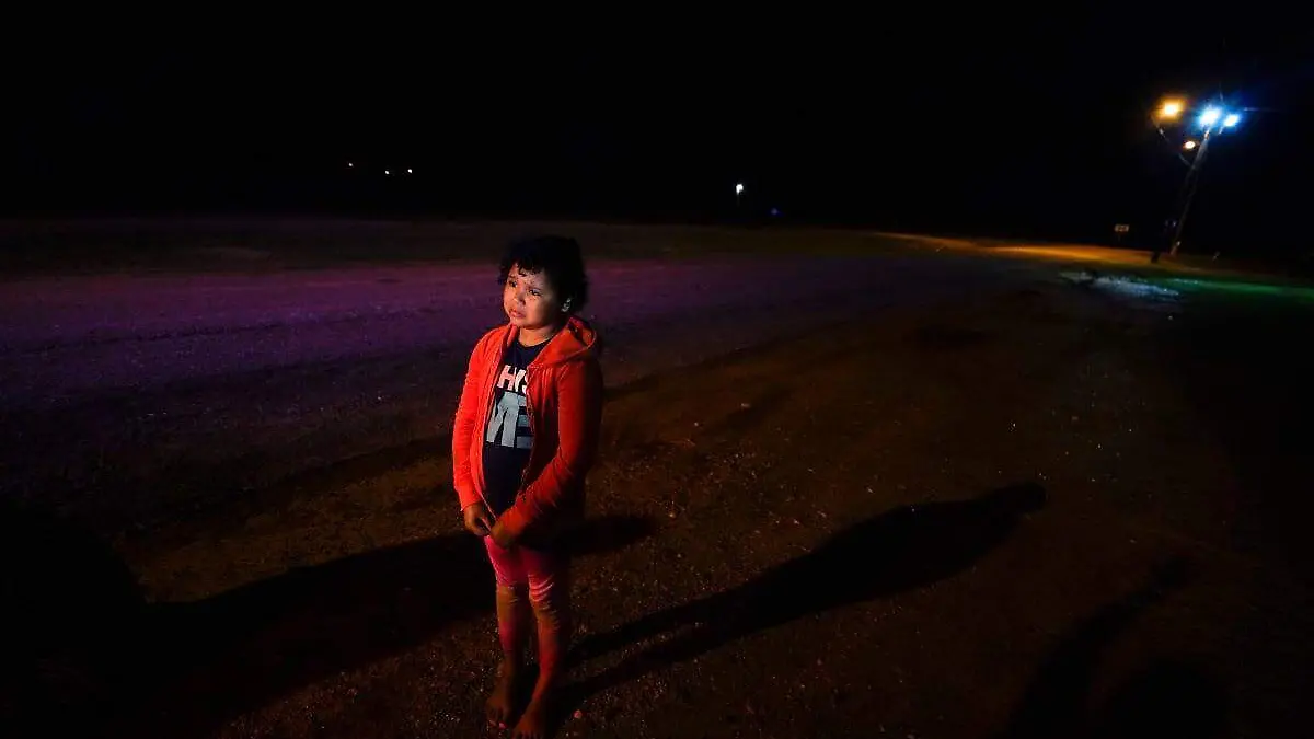 nina-se-entrega-a-la-migra-1