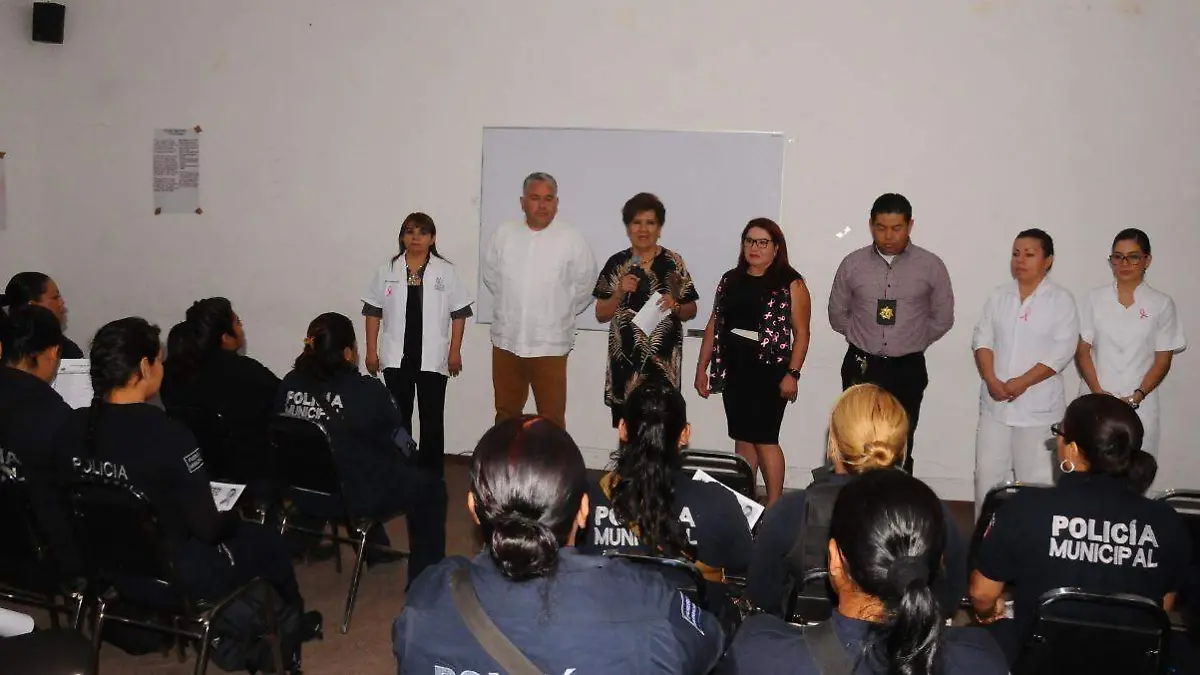 35 Imparten Plática para la Detección de Cáncer de Mama