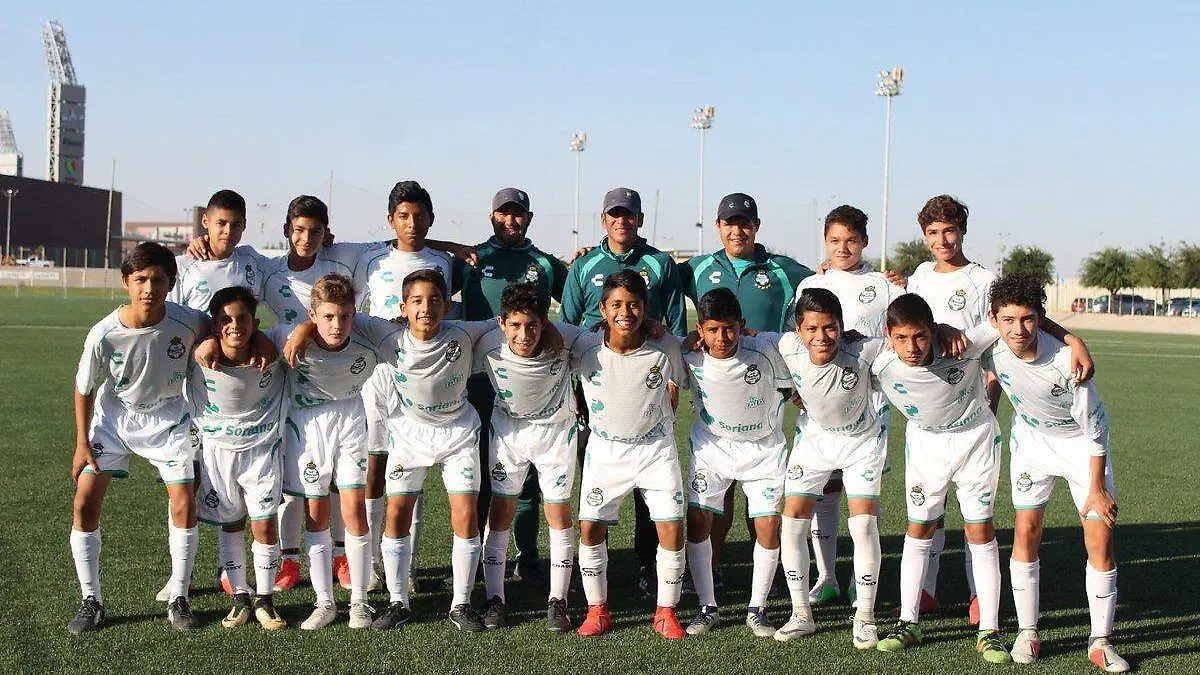 22 El objetivo es que los jugadores sigan con su formación de acuerdo al ADN del club