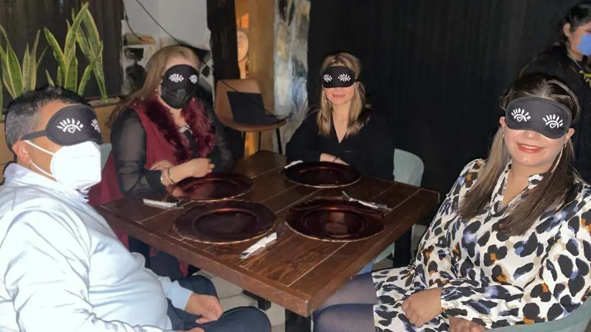 'Cena en la Oscuridad'