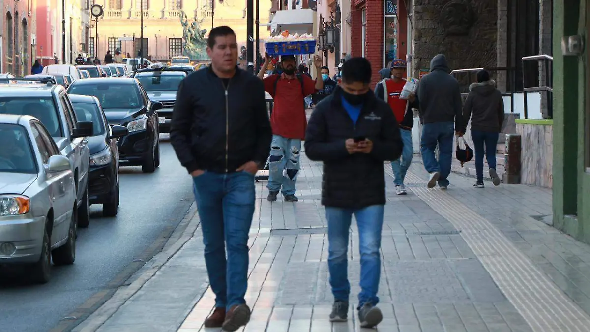 Persona sin cubrebocas