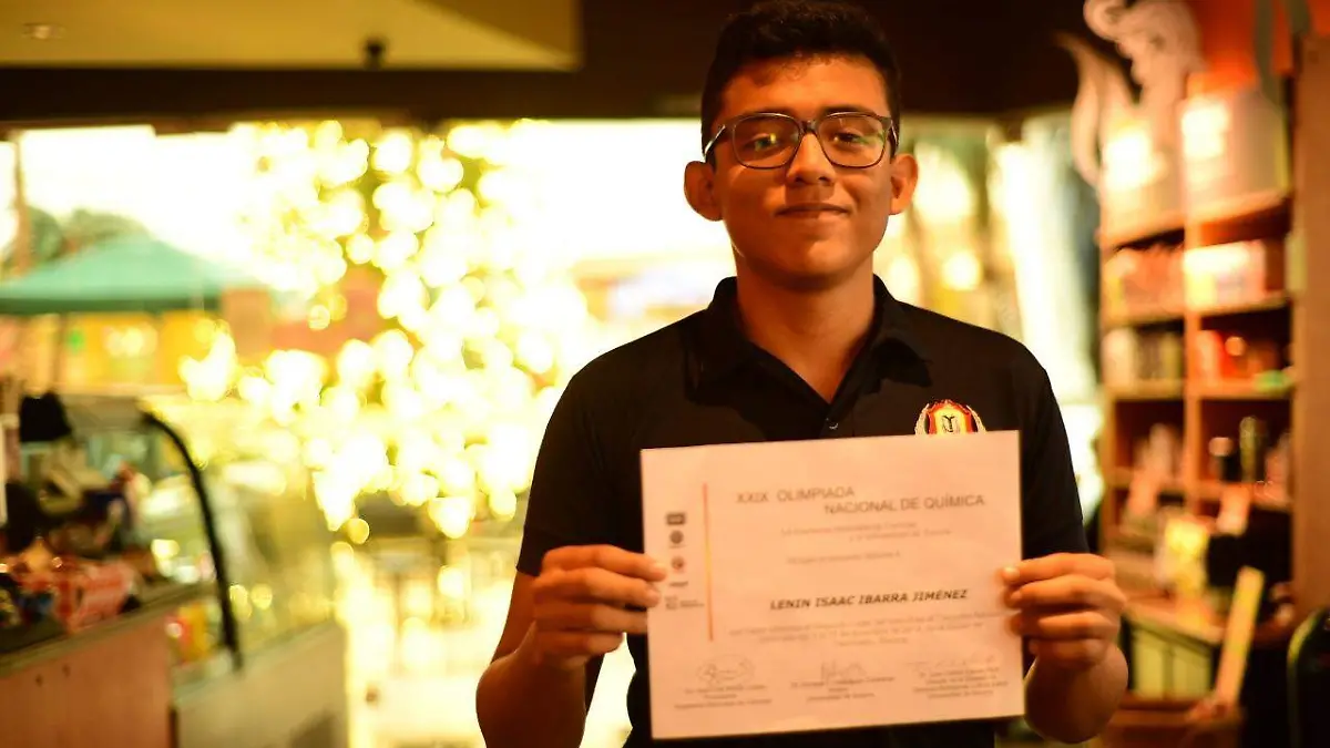 04 Estudiante gana segundo lugar en la XXIX Olimpiada Nacional de Química