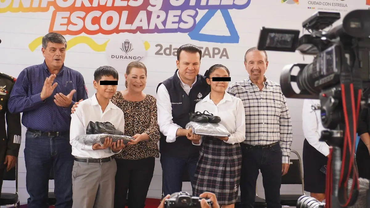 Lety Herrera Esteban Villegas uniformes
