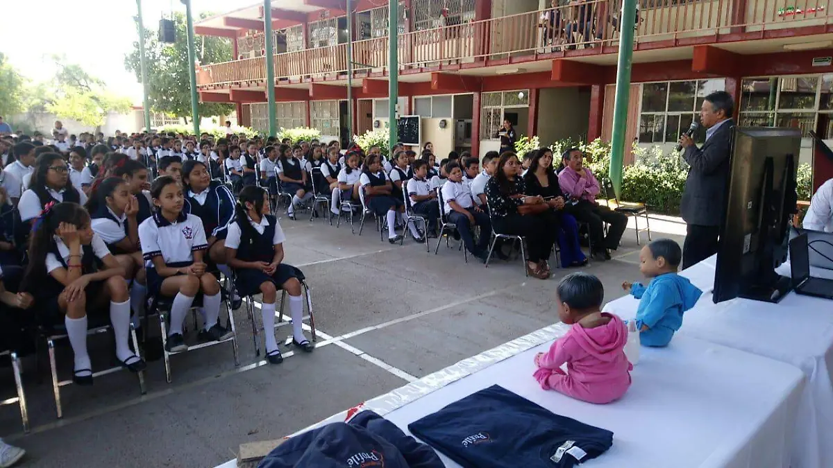 25 Ofrecen conferencia para prevenir embarazo no planificado