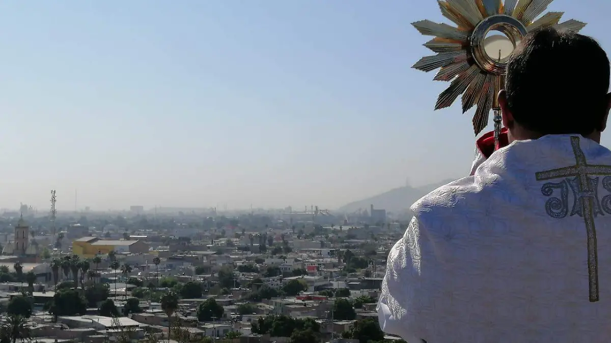 CESAR2  Bendice la Diócesis a Gómez Palacio desde el cerro