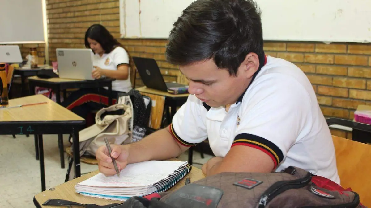 34 Cada vez menos maestros buscan superarse en alguna especialidad