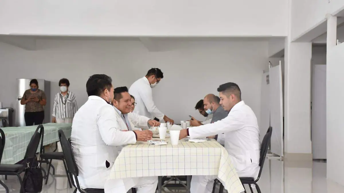 Personal de m+eico